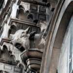 Gargolas y figuras extrañas en la catedral de Santa Maria di Fiore Florencia
